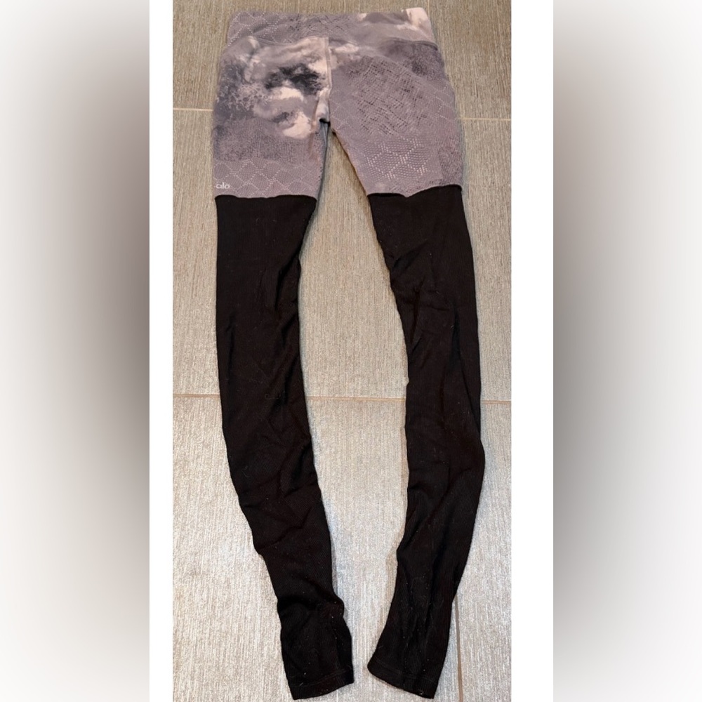 ALO Yoga Goddess Black and Gray Leggings